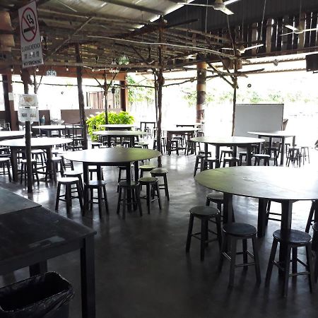 Uk Farm Agro Resort Kluang Exterior foto